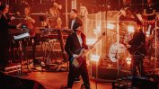 Легендарните бритпоп химни на 90-те идват в София с грандиозен симфоничен рок спектакъл