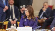 Атанасова към Демерджиев: Не съм летяла с Пеевски, а с граждански полет