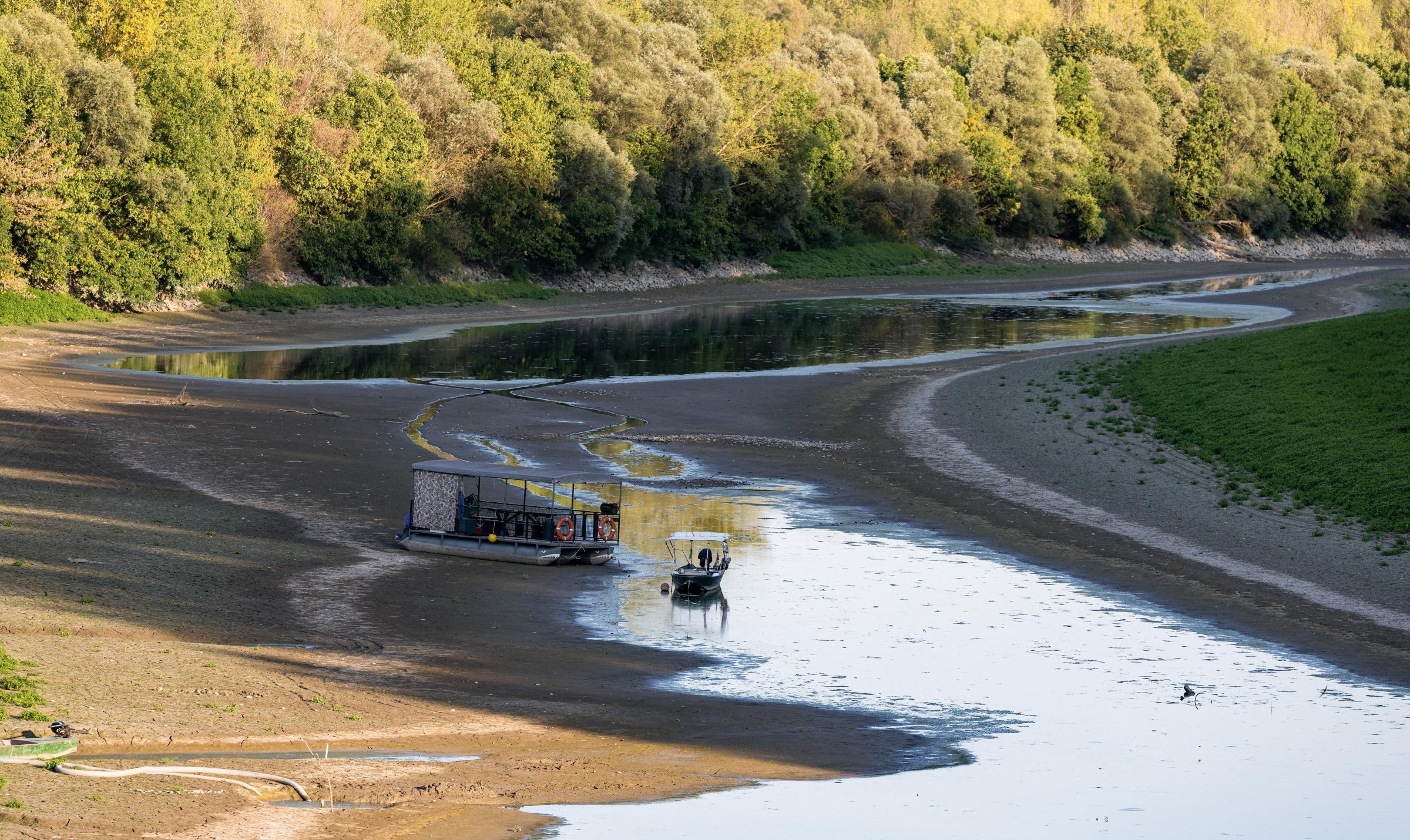 Румъния отклонява вода от Дунав към АЕЦ "Черна вода" чрез контролиран взрив