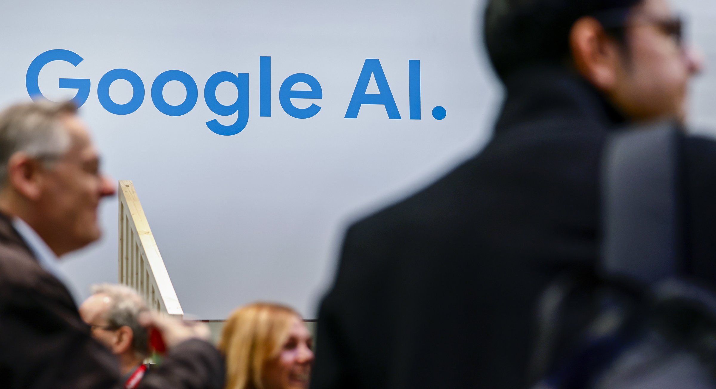 Google тества начална страница с AI вместо бутона "Търсене"