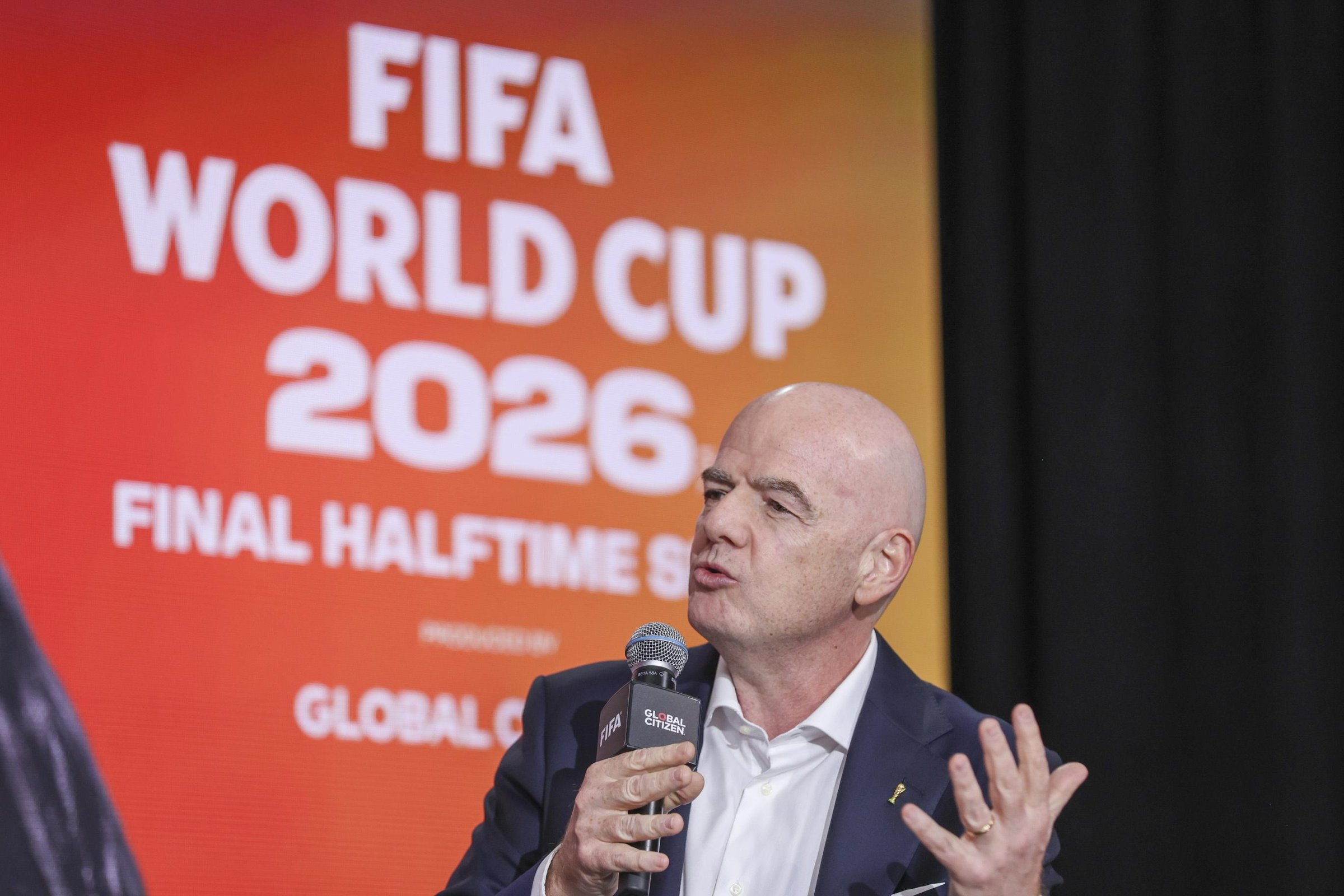 Инфантино се извини за грешките и остава начело на FIFA (обновена)