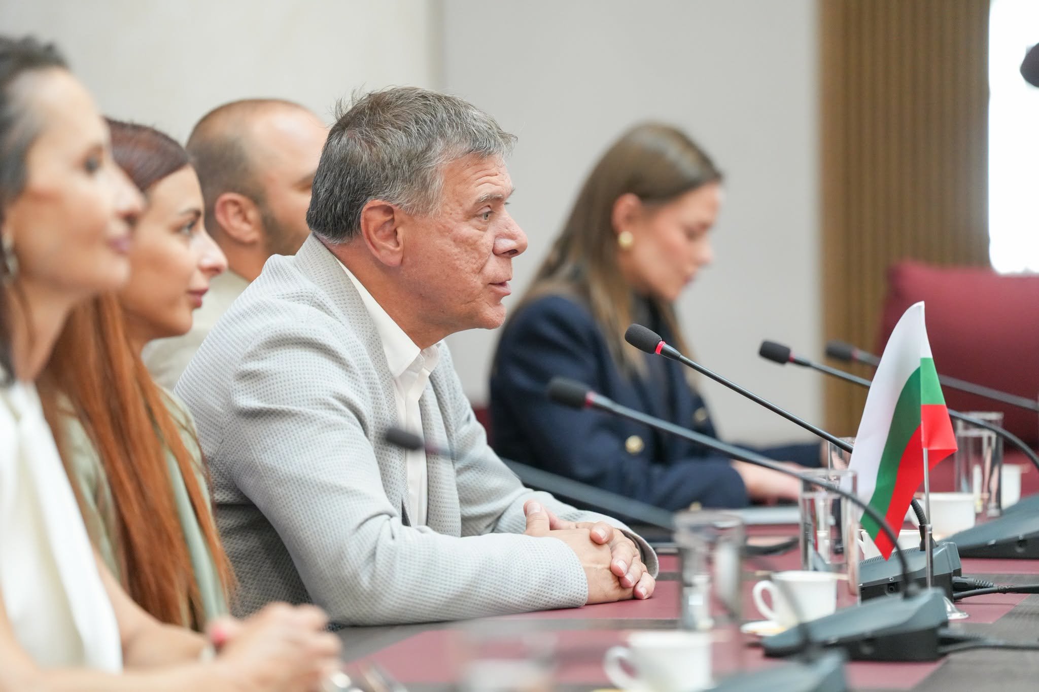 Конфликт на интереси, подслушване на служители и кметски мандат на косъм. Какво става в Горна Оряховица?