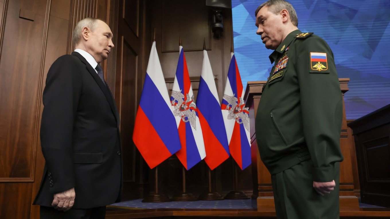 Путин 15 пъти от началото на войната е отлагал сроковете за превземане на Донбас