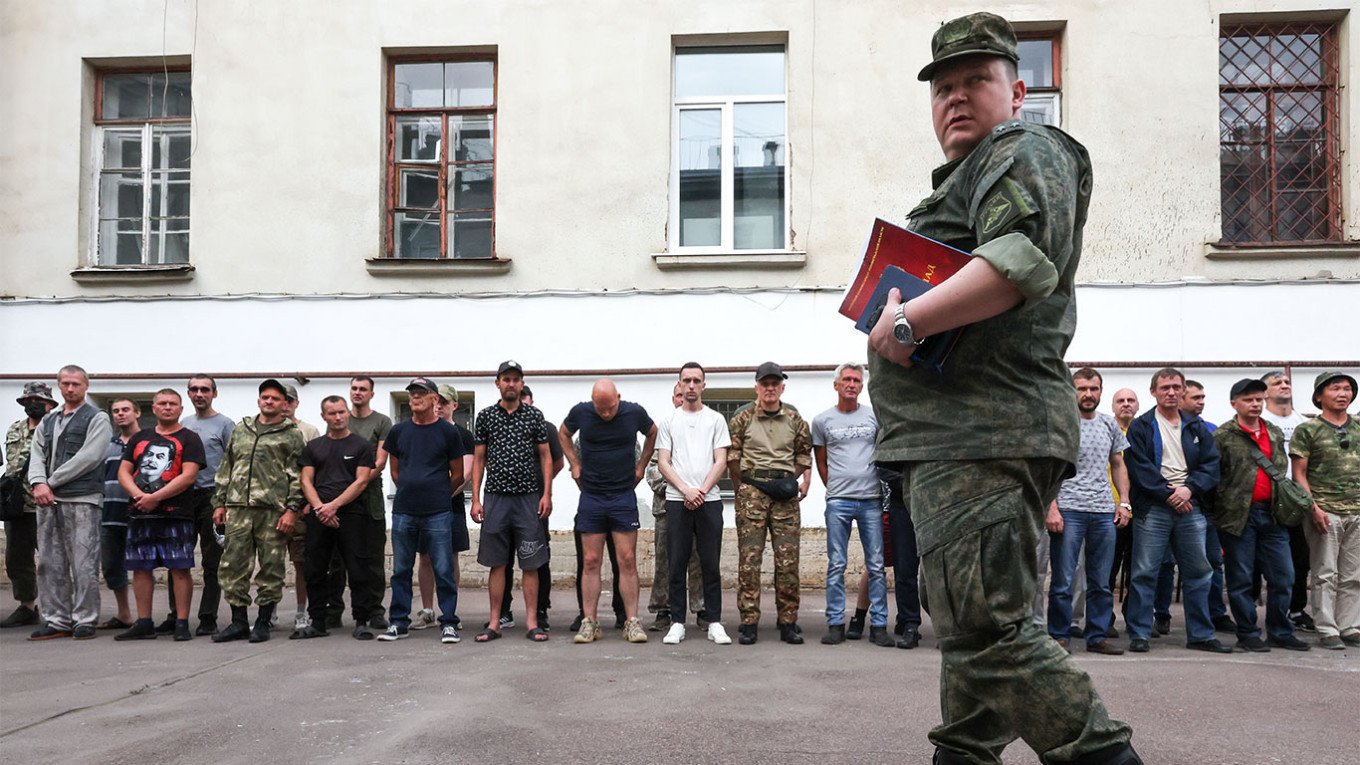 "Черни вдовици": В Русия зачестяват фиктивните бракове с военнослужещи с цел получаване на обезщетения за смърт