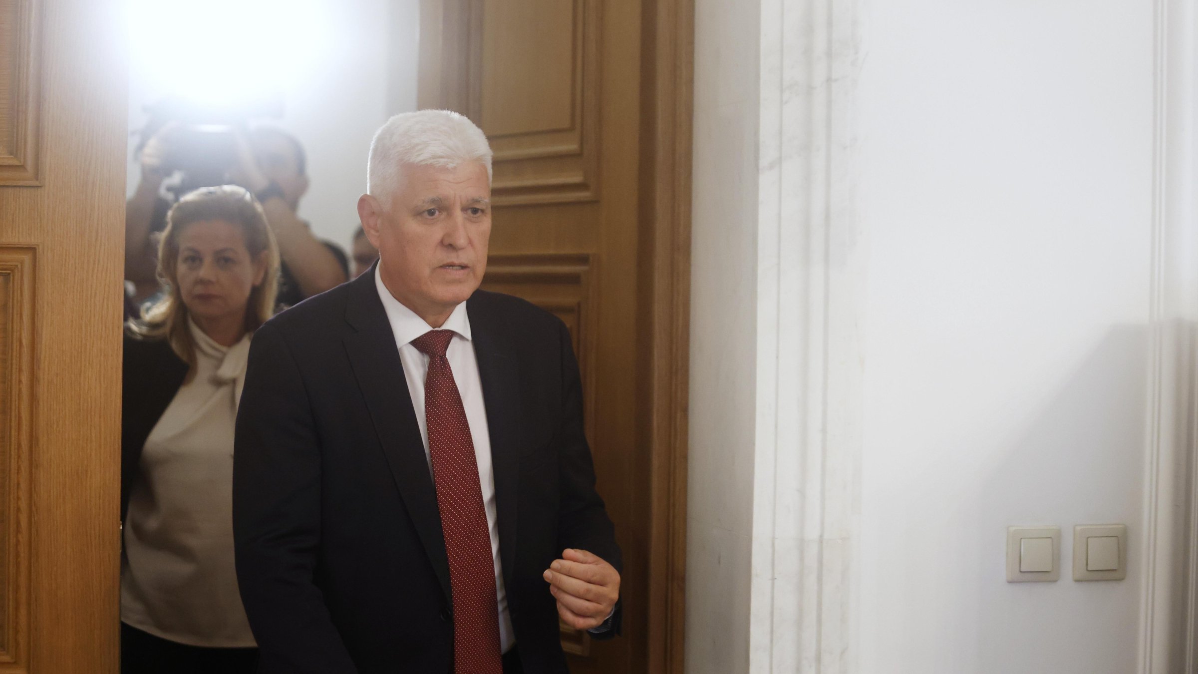 Нов казус: Военният министър обвини български политици в колаборация с Иран