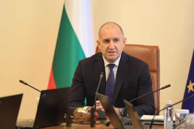 Радев свърза събарянето на МОЧА с расистките изстъпления