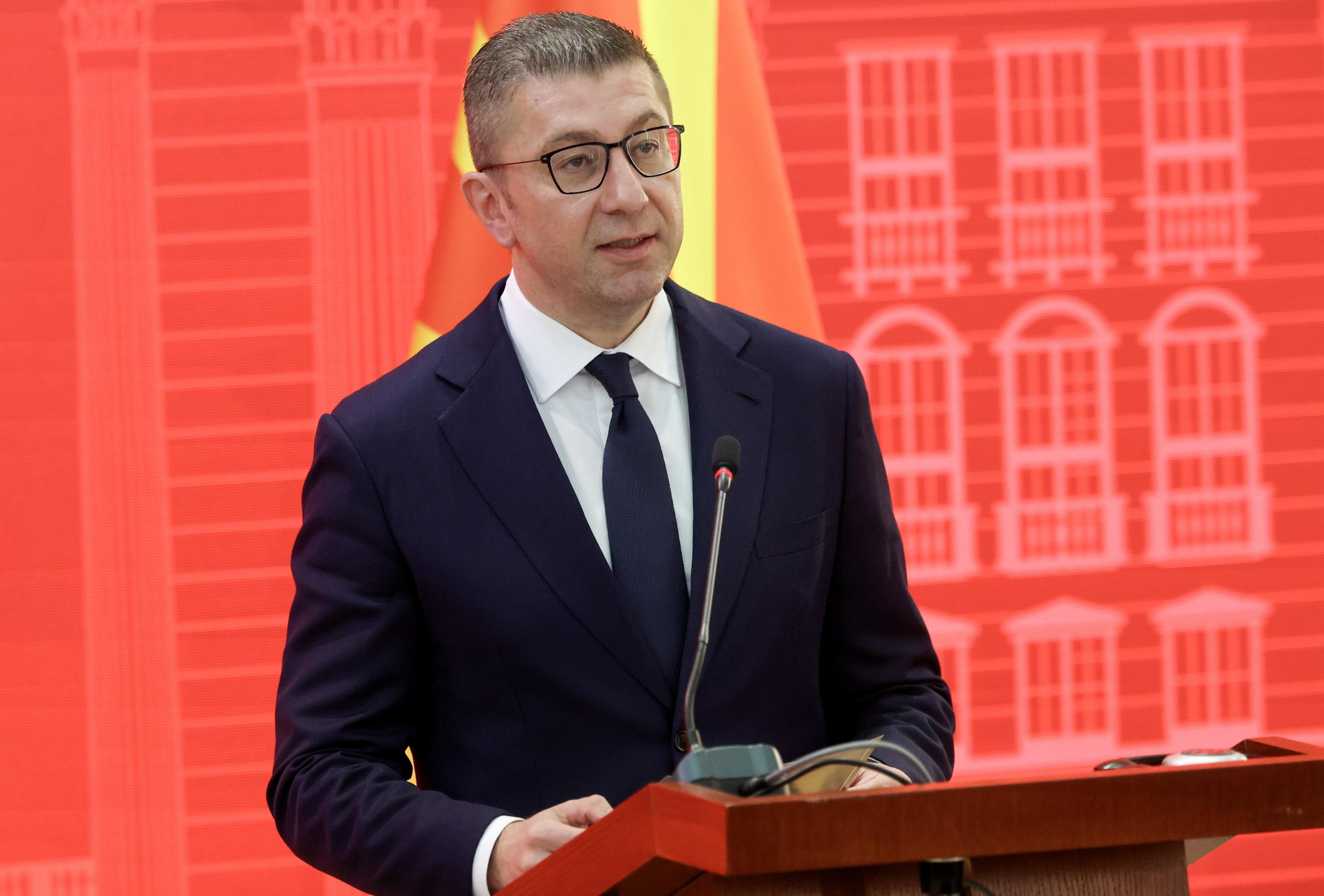 Македонският премиер отново поиска разговори с България и ЕС