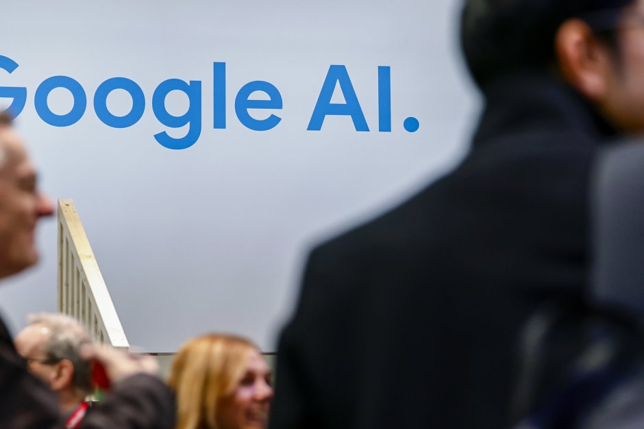 Google започна да тества сериозна промяна на емблематичната си начална страница, като при част от потребителите традиционният бутон „Търсене“ е заменен с функции, базирани на изкуствен интелект Сн.БГНЕС