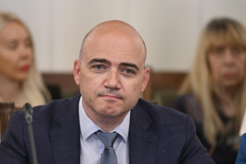 Министърът на туризма Илин Димитров съобщи, че ще има законови промени, които ще задължат общините да инвестират средствата от туристическия данък в реклама и пътища Сн.БГНЕС