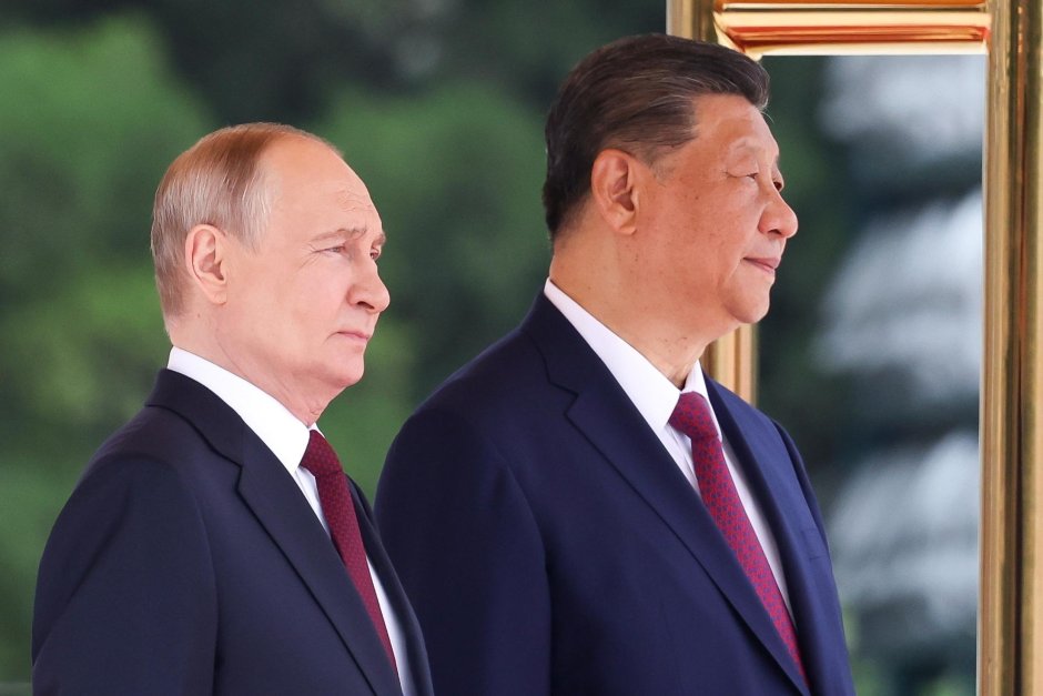 Руският президент Владимир Путин и китайският президент Си Цзинпин по време на церемония по посрещане в Залата на народа в Пекин, Китай, 20 май 2026 г. ЕПА/БГНЕС