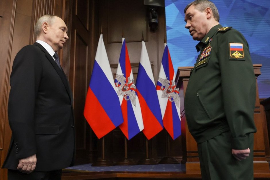 Владимир Путин и шефът на руския генерален щаб генерал Герасимов