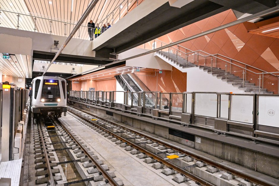 Новият участък от метрото може да се ползва от пътниците от 12 часа в петък. Сн. Столична община