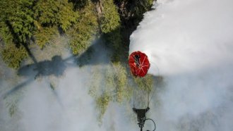 Пожар обхвана 6000 дка край Асеновград, вече е овладян