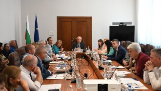 Постигната е финална договорка за новата формула на минималната заплата (обновена)