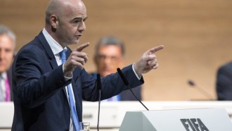 Футболните асоциации от три континента поискаха независима проверка на Инфантино