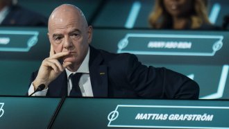 Инфантино свиква извънредна среща на FIFA на фона на продължаващите критики