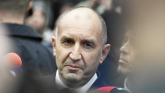 Как правителството на Радев се зарича да бори нагласените търгове и олигархията