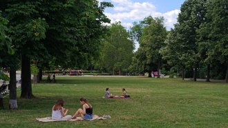 Столичната община се втурна да обяснява, че не глобява за тихи рождени дни и колела в парка