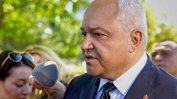 Вътрешният министър обяви "брутална борба с изродите, които превръщат децата ни в оръжия"