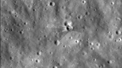 На Луната се появи нов кратер, след като част от ракета на SpaceX се вряза в повърхността ѝ