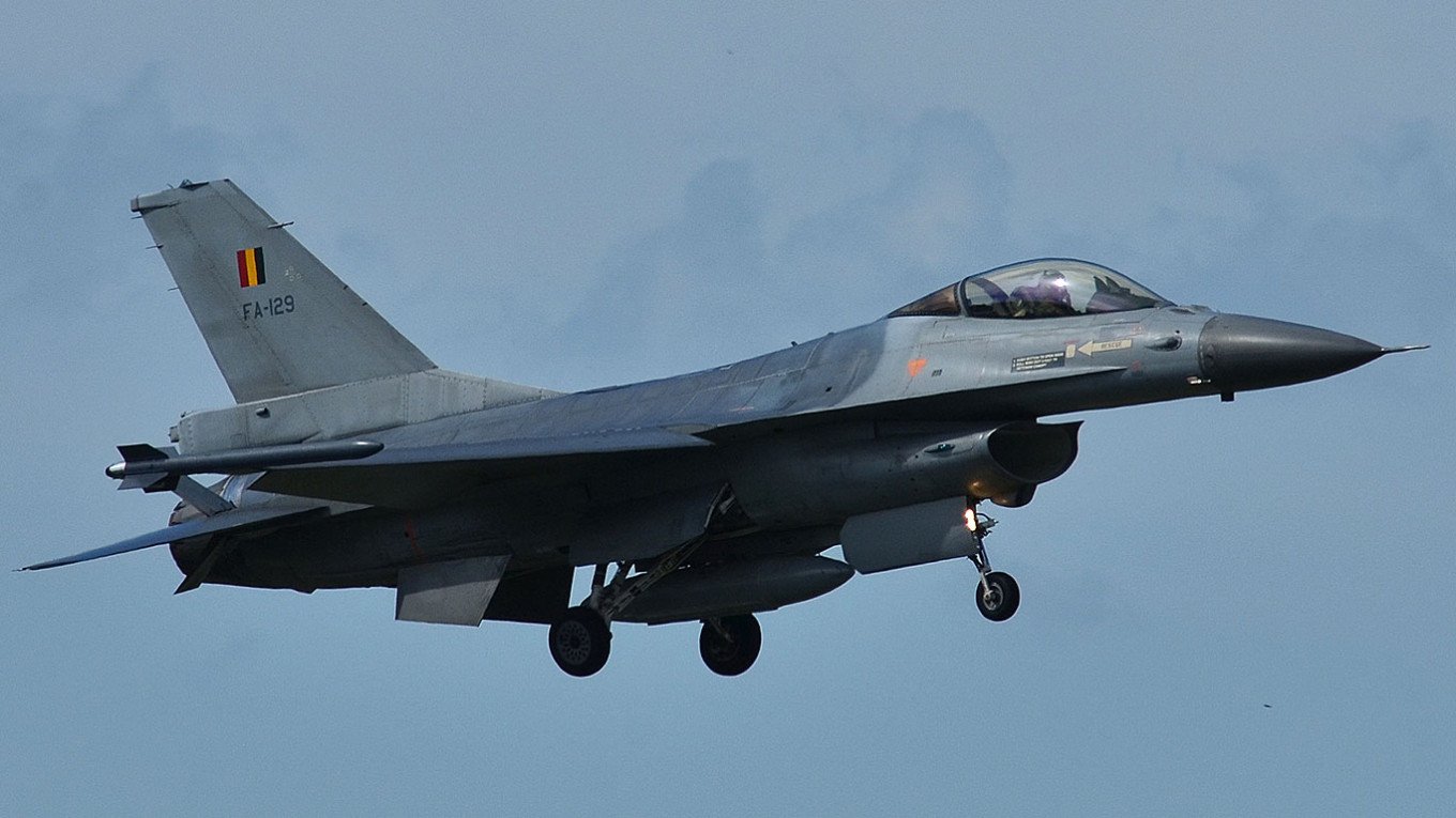 Американски F-16 се разби в Германия