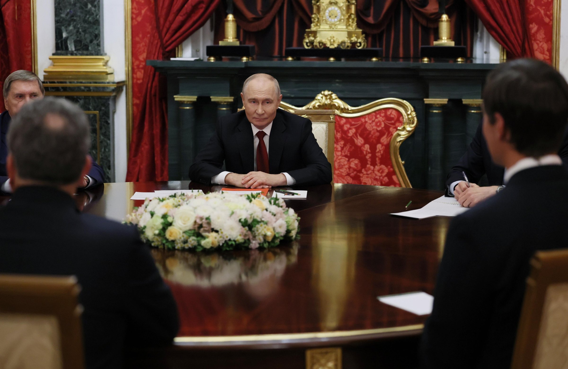 Пратениците на Тръмп говориха три часа с Путин. Предстои среща със Зеленски