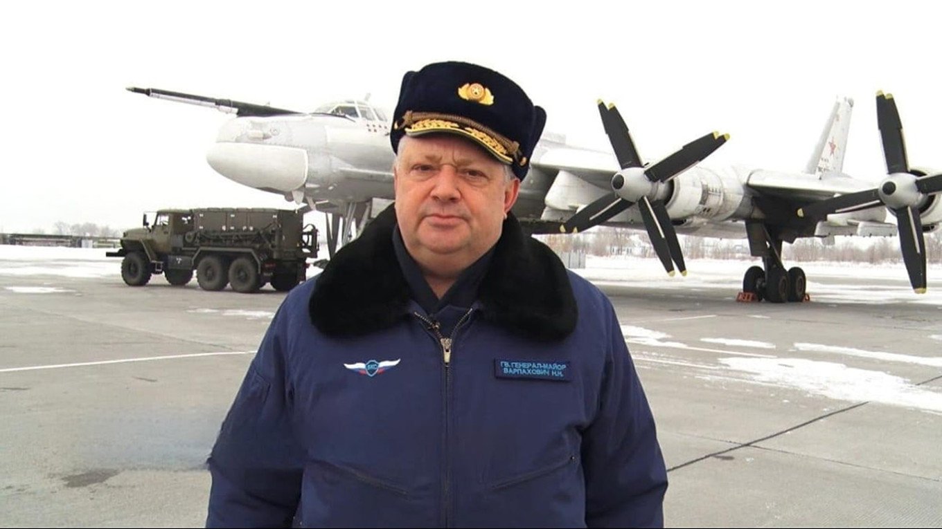 Мъж на мотоциклет застреля руски генерал от авиацията