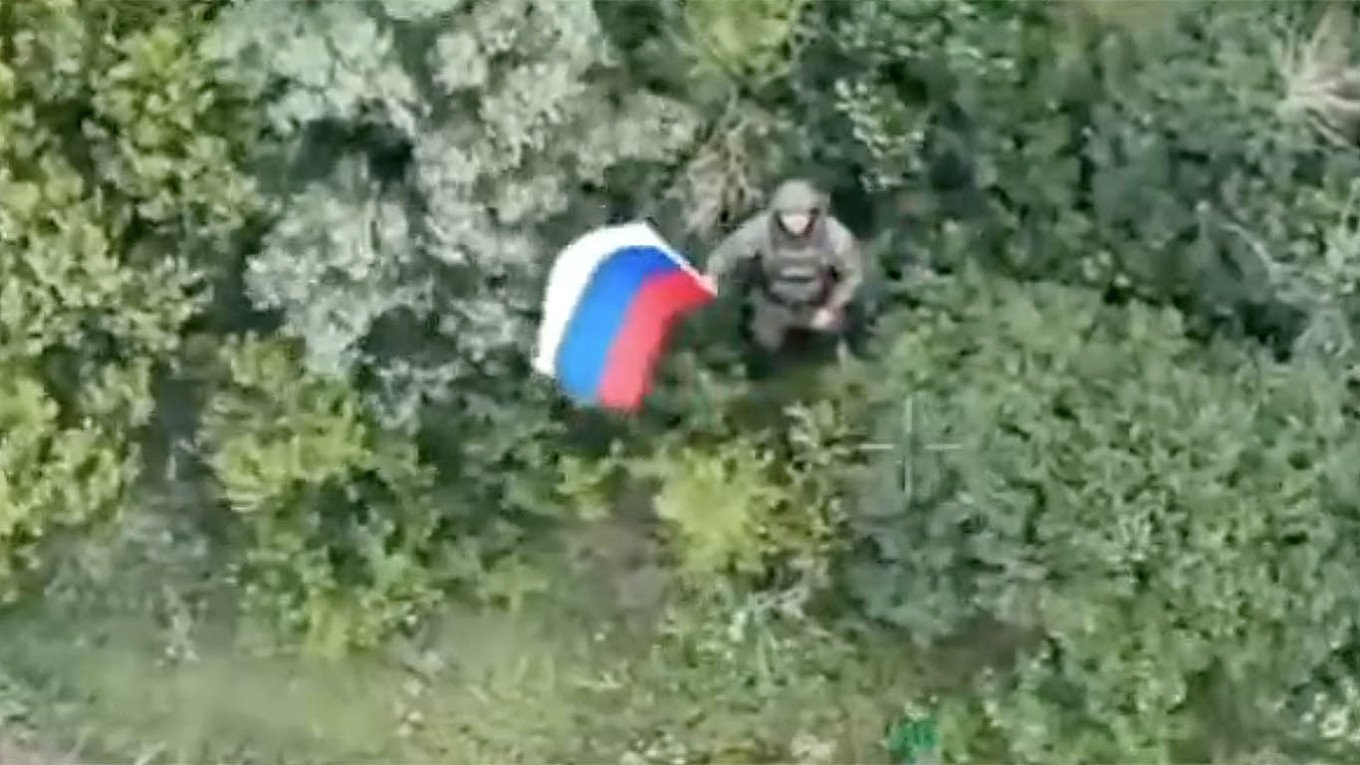 Десетки видеа на руски военни за превземането на украински села се оказаха фалшификати, създадени с ИИ