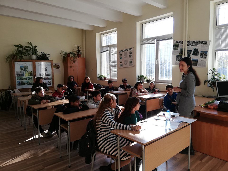 Депутатите искат децата да знаят български преди 1. клас. Какъв е пътят