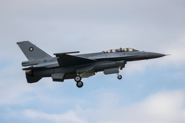 Новите F-16 са без система за самозащита и предупреждение. ВВС искат да се купят още изтребители