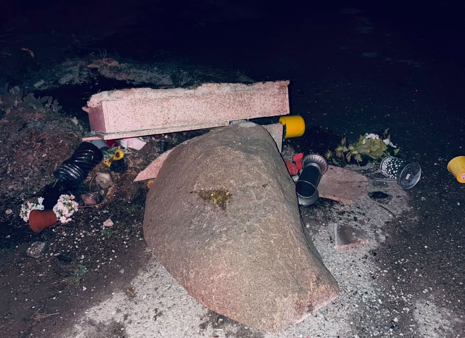 Слави Трифонов бутна паметната плоча на Петрохан. Майката на загиналия Златков поиска разследване