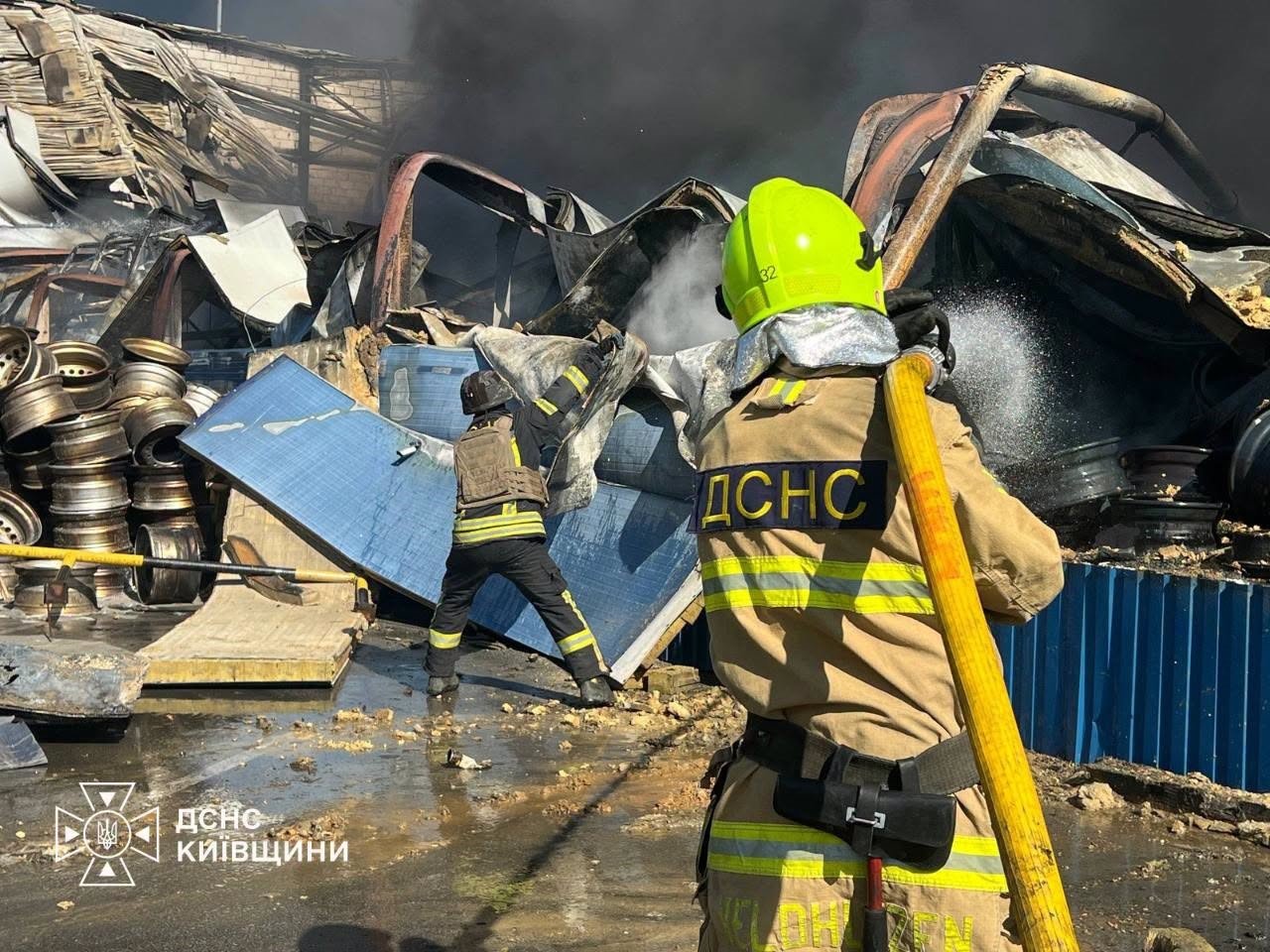 Най-малко 27 души са били убити при руска въздушна атака в Киевска област