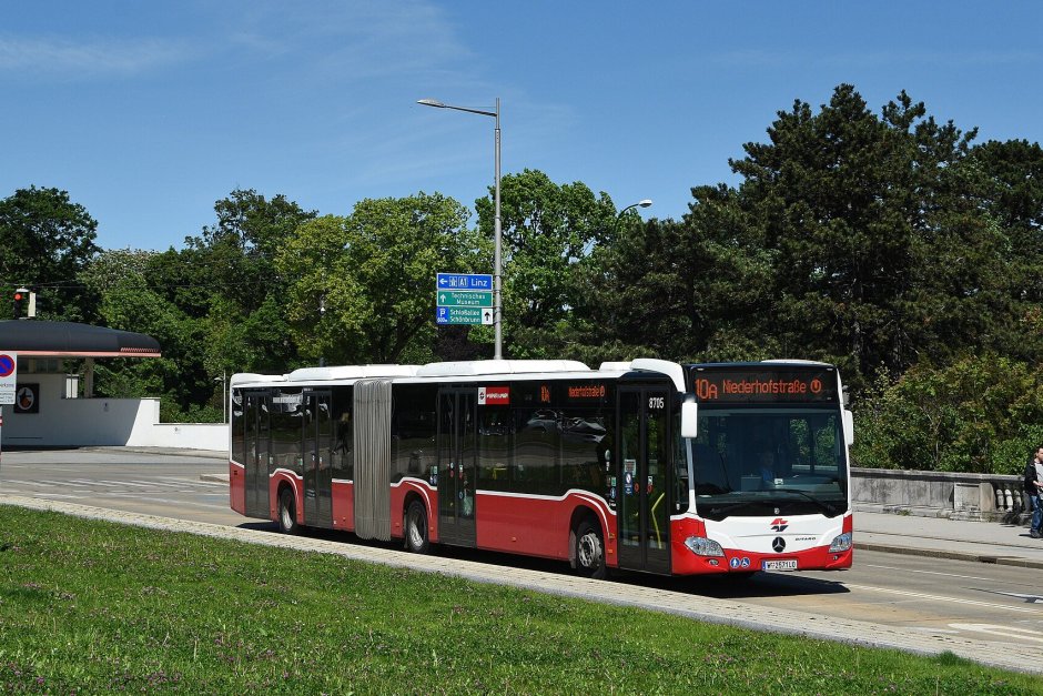 София подписа договорите за купуването на 42 автобуса втора ръка