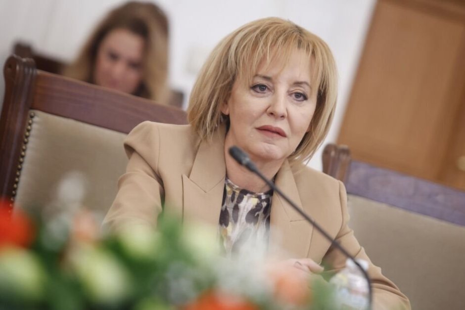 Мая Манолова