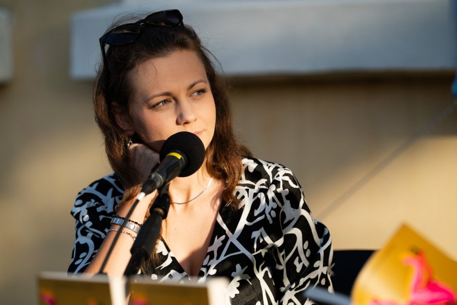 Поетесата Анна Лазарова сподели своите книжни препоръки за "Алея на книгата" с читателите на Mediapool, Сн. Тихомира Крумова