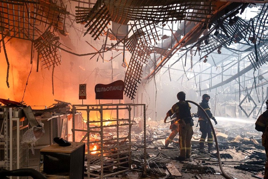 "Внушаваща ужас тактика": Русия премина от нощни обстрели на Киев към постоянни атаки през целия ден
