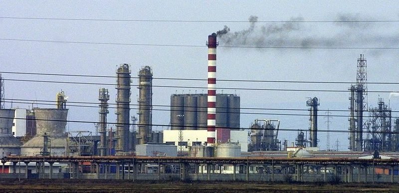 Според Бабиш Чехия може да участва в допълнителното натоварване на произвоството на горива в Бургас, архивна снимка БГНЕС