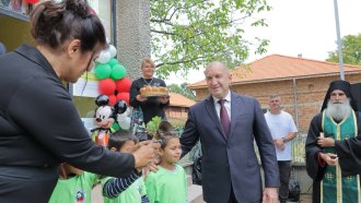Първи учебен ден: Радев вкара педофилията и Петрохан в кампанията
