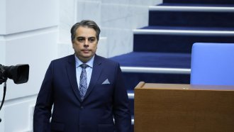 Асен Василев: Илияна Йотова е помилвала 5-ма, осъдени за наркотици