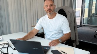 Делян Добрев обяви напреднали разговори с Tesla за инвестиции в батерии в България