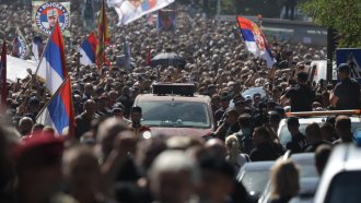 Десетки хиляди отидоха на погребението на Ратко Младич в Белград