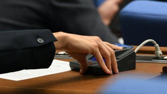 Окончателно е приета новата формула на минималната заплата, която ще охлади ръста й