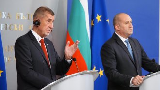 Радев посрещна евроскептичния чешки премиер Бабиш в София