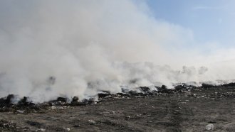 Пожар на сметище до "Филиповци" обгази София