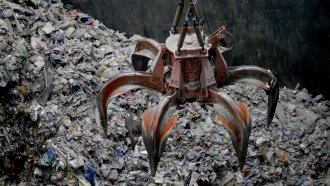 ЕС иска Турция да реши проблема с отпадъците, плаши със спиране на износа