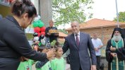 Първи учебен ден: Радев вкара "педофилията" и "Петрохан" в кампанията