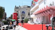Блясък над водата и вечният чар на най-стария кинофестивал