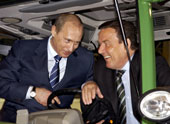 Приятелството си е приятелство, пък и нефтът струва пари